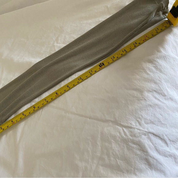 Aritzia Sunday Best Long Sleeve Crop Top - Picture 9 of 9